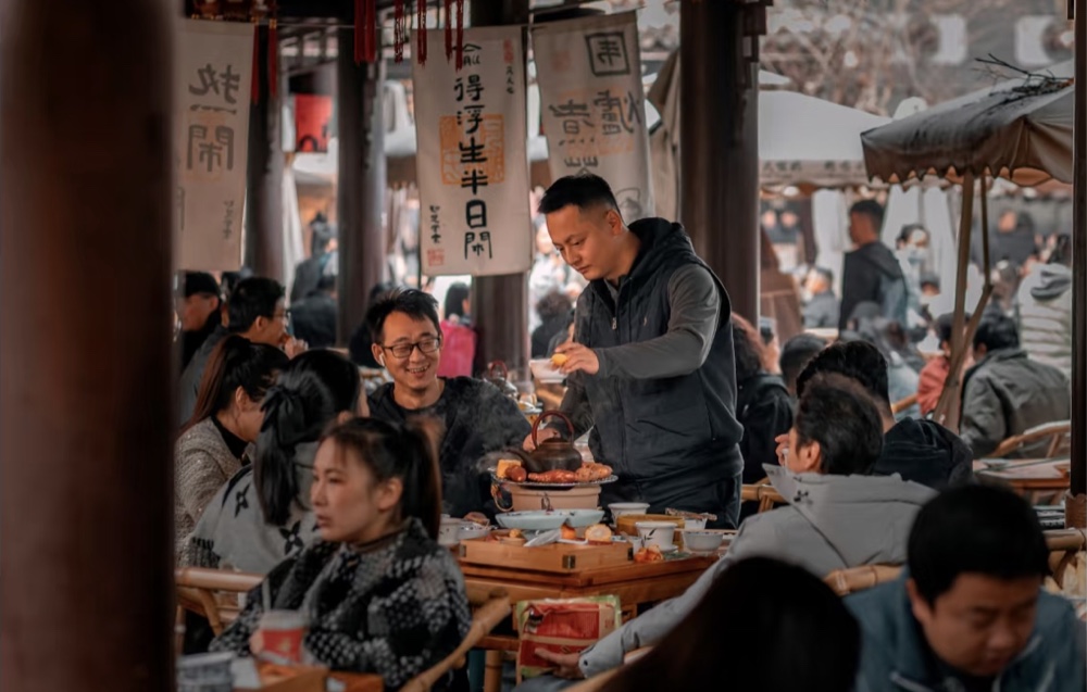 Arrival in Chengdu, Kuanzhai Alleys & Teahouse Culture