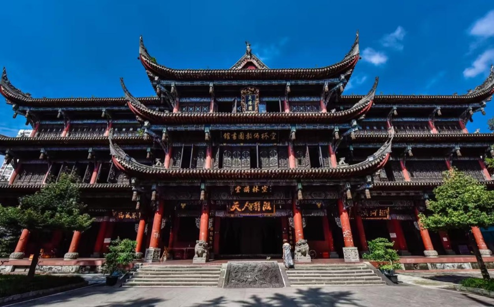 Wenshu Monastery Walk & Departure